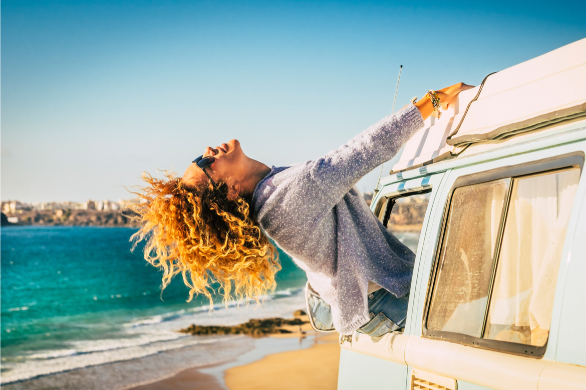 CĂLĂTORII GRATUITE ÎN AFARA ȚARII